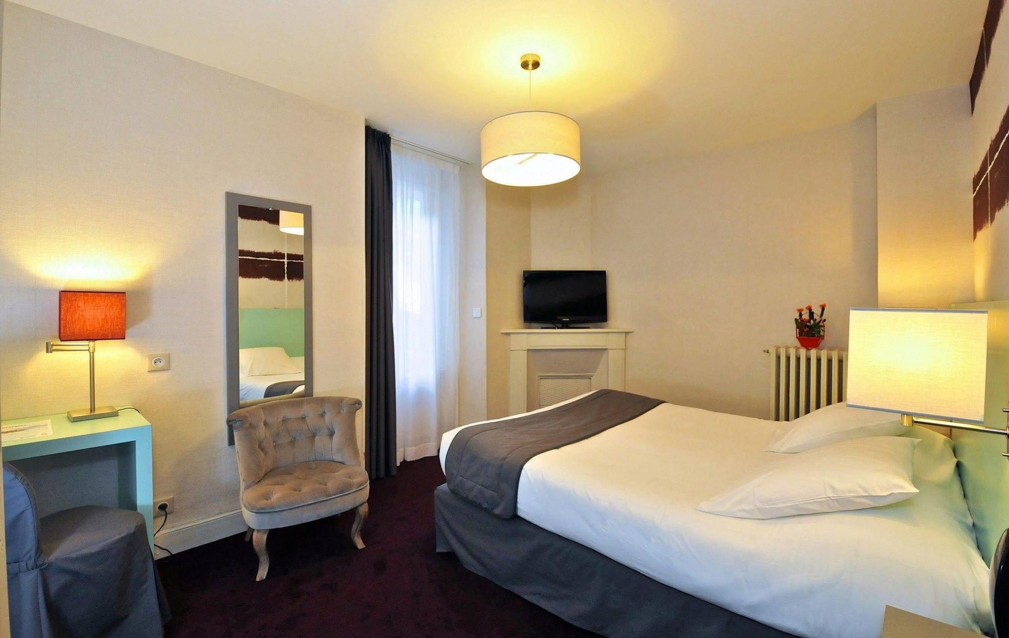בארג'ס Logis Hotel Le Central מראה חיצוני תמונה